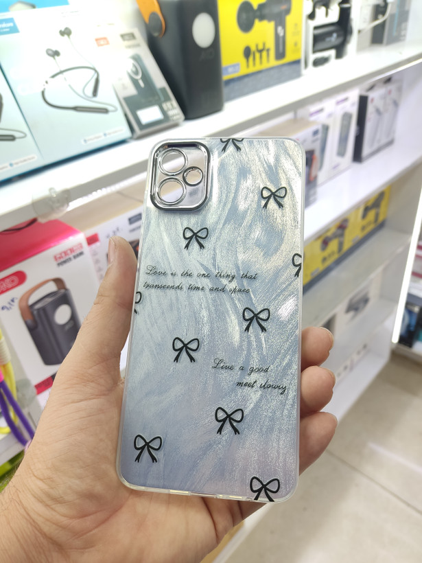 قاب فانتزی طرح پاپیونی مشکی دارای محافظ لنز برجسته گوشی Samsung A05