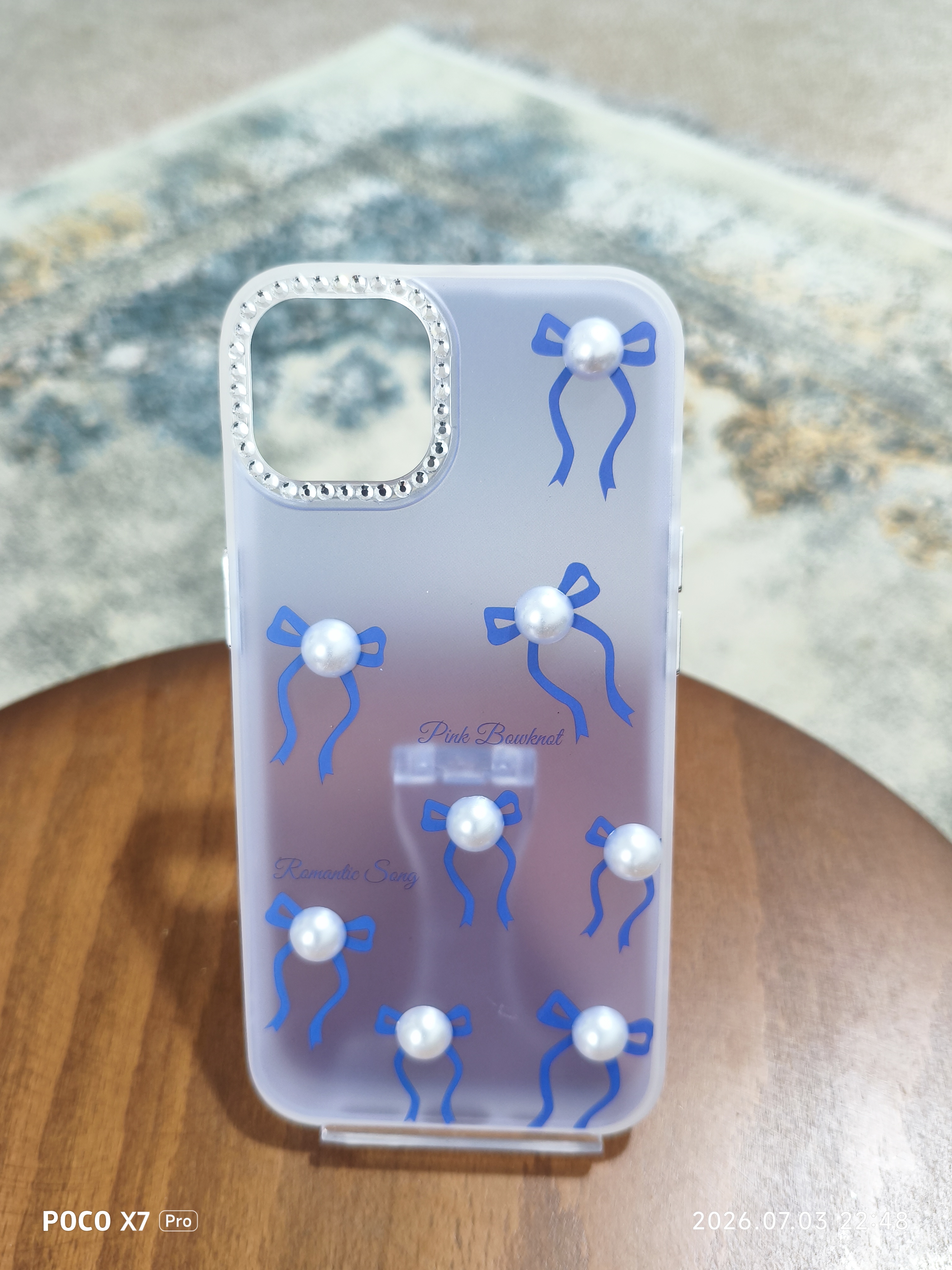 قاب فانتزی دخترانه طرح پاپیون گوشی Iphone 13 / 14 / 15 | دوربین نگین‌دار رنگ آبی