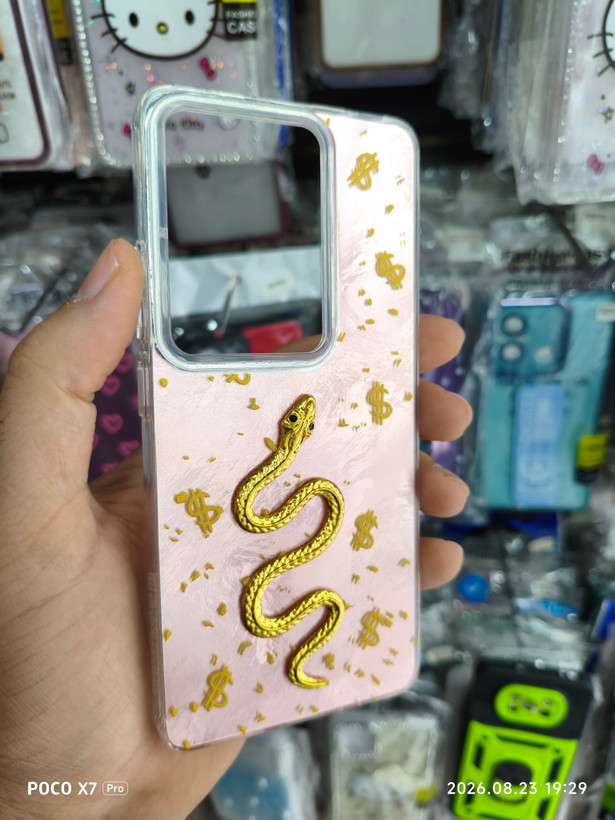 قاب گوشی Redmi Note 13 pro 4g شیائومی طرح مار برجسته و دلار رنگ صورتی