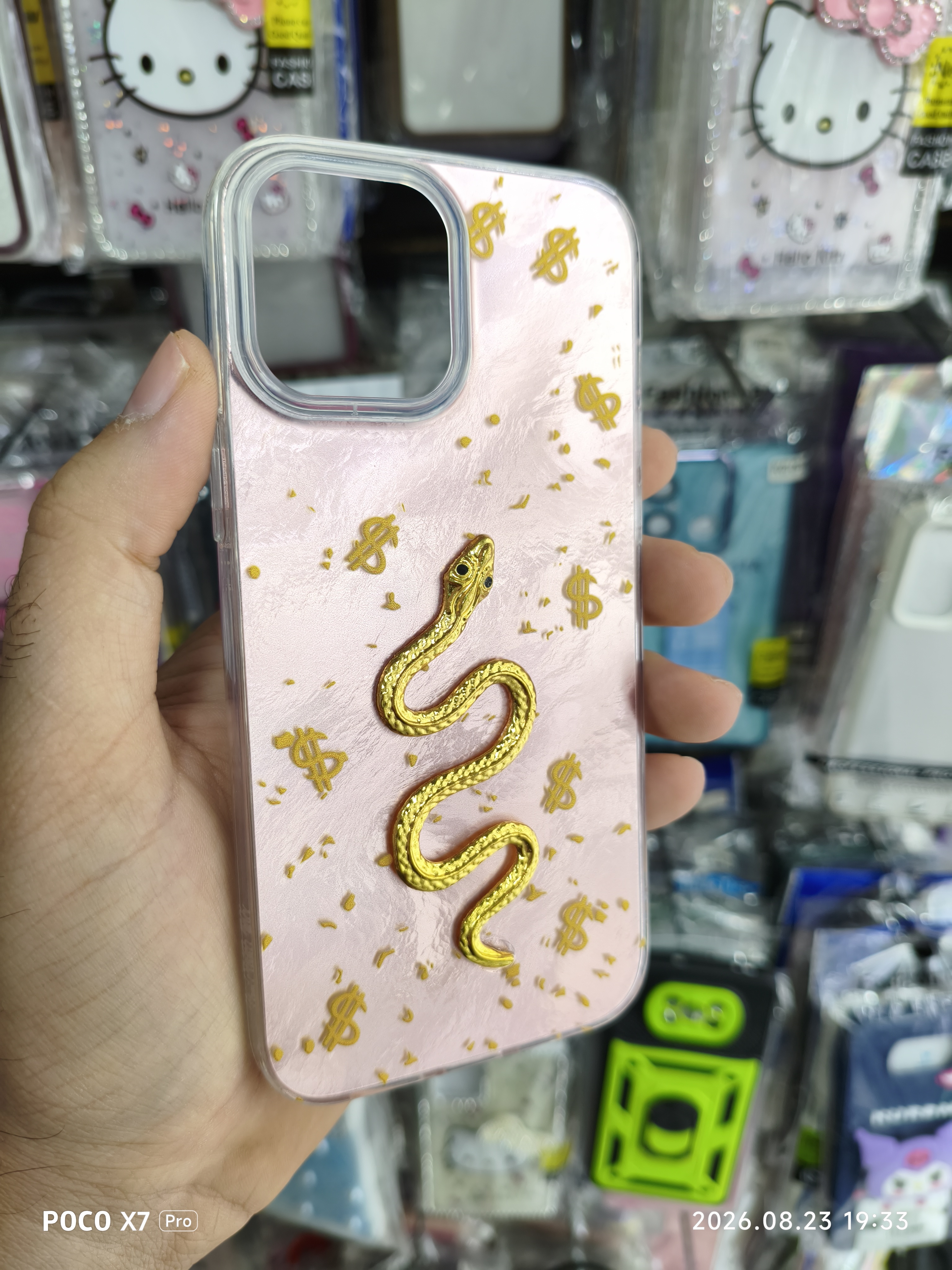 قاب گوشی iphone 13 pro max طرح مار برجسته و دلار رنگ صورتی