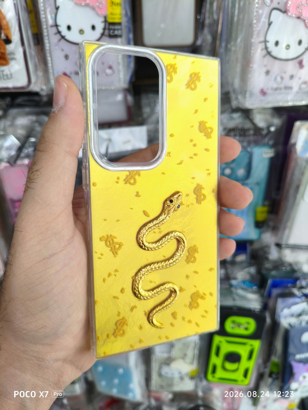 قاب گوشی s23ultra سامسونگ طرح مار برجسته و دلار رنگ طلایی