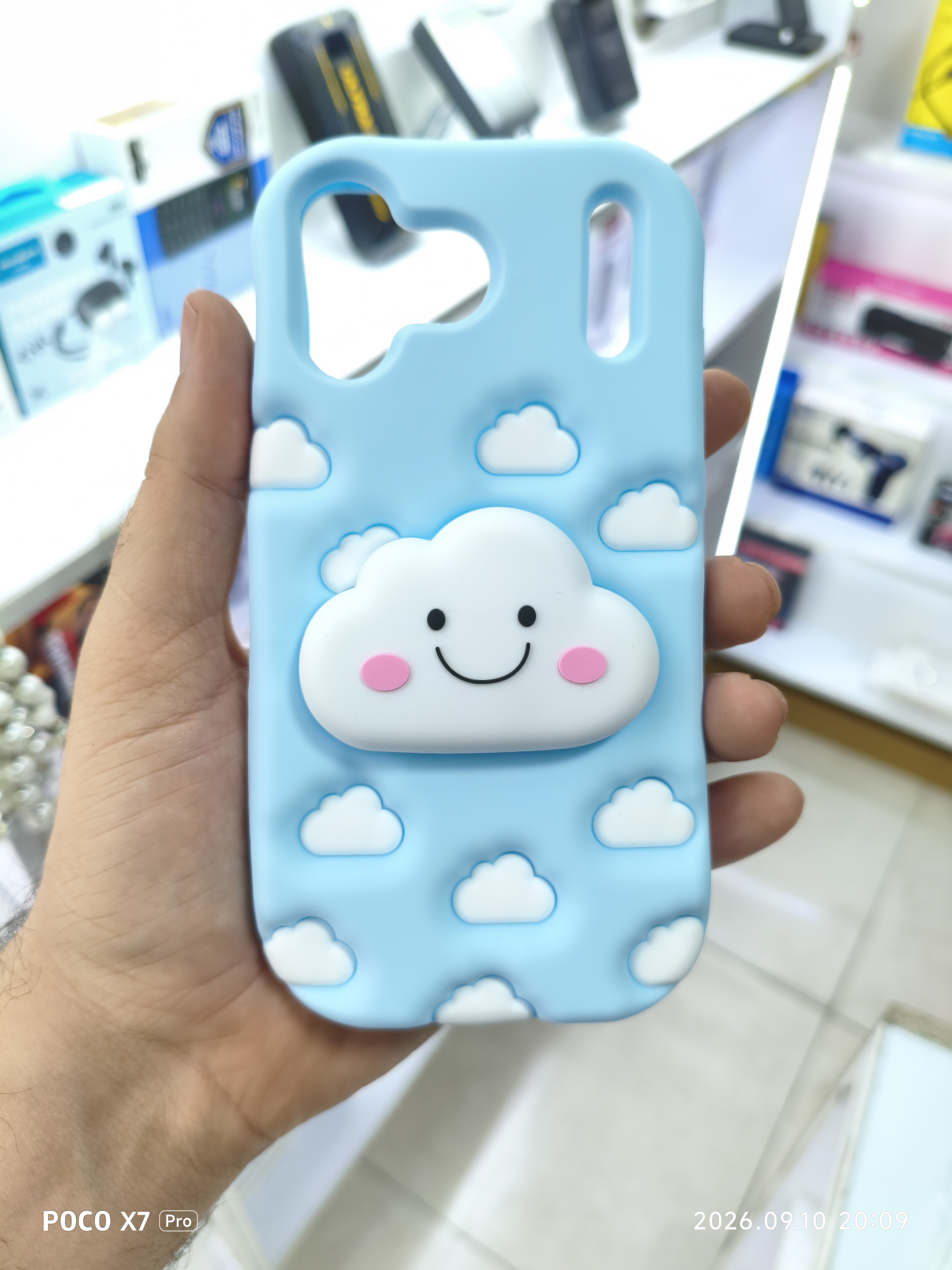 قاب آبی طرح ابر ☁️ گوشی iphone 17 pro max