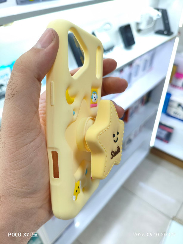 قاب زرد طرح ستاره ⭐گوشی iphone 17 pro max