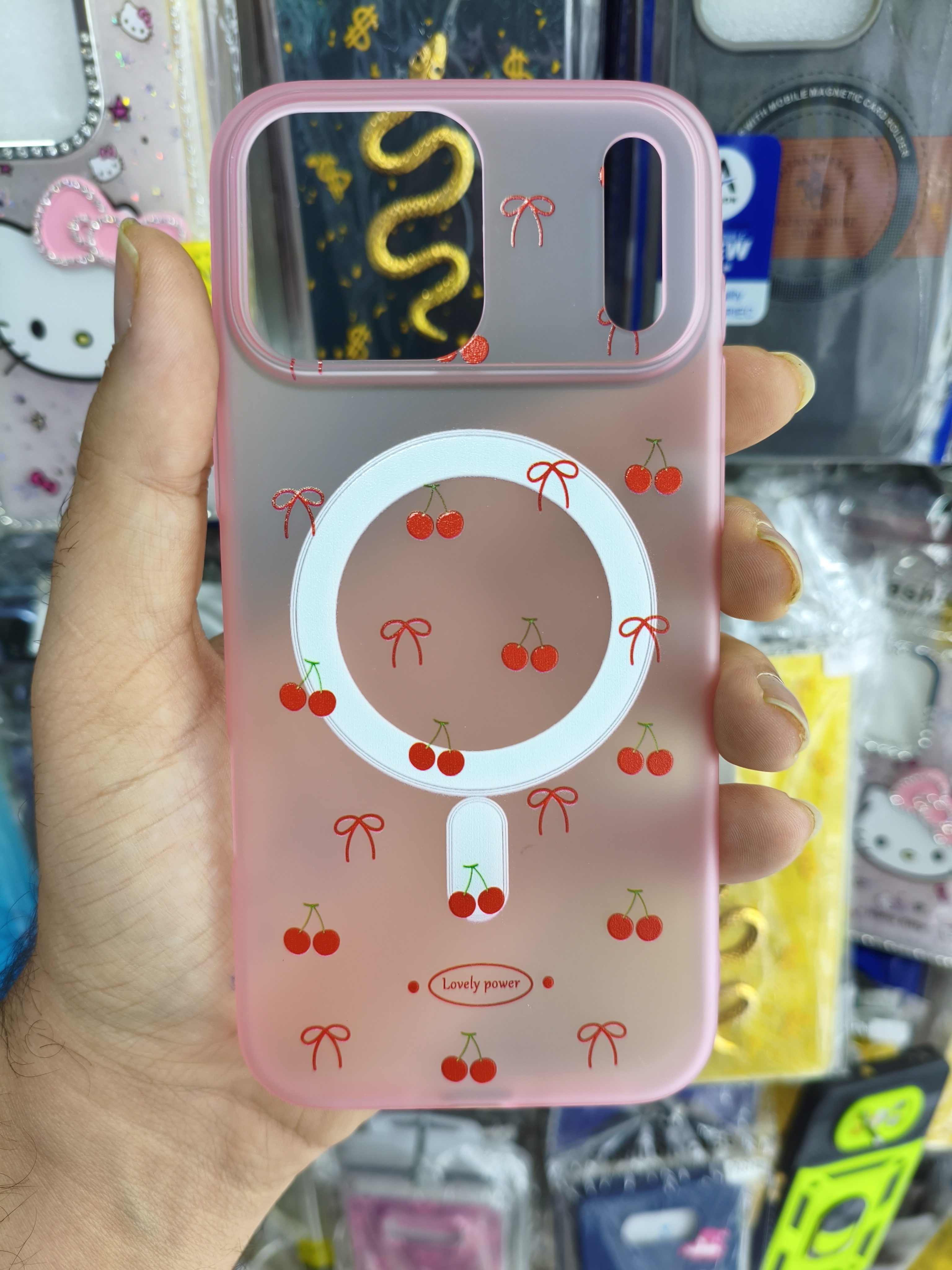 قاب گوشی iphone 17 pro max طرح فانتزی صورتی آلبالو پاپیون - مگسیف فعال