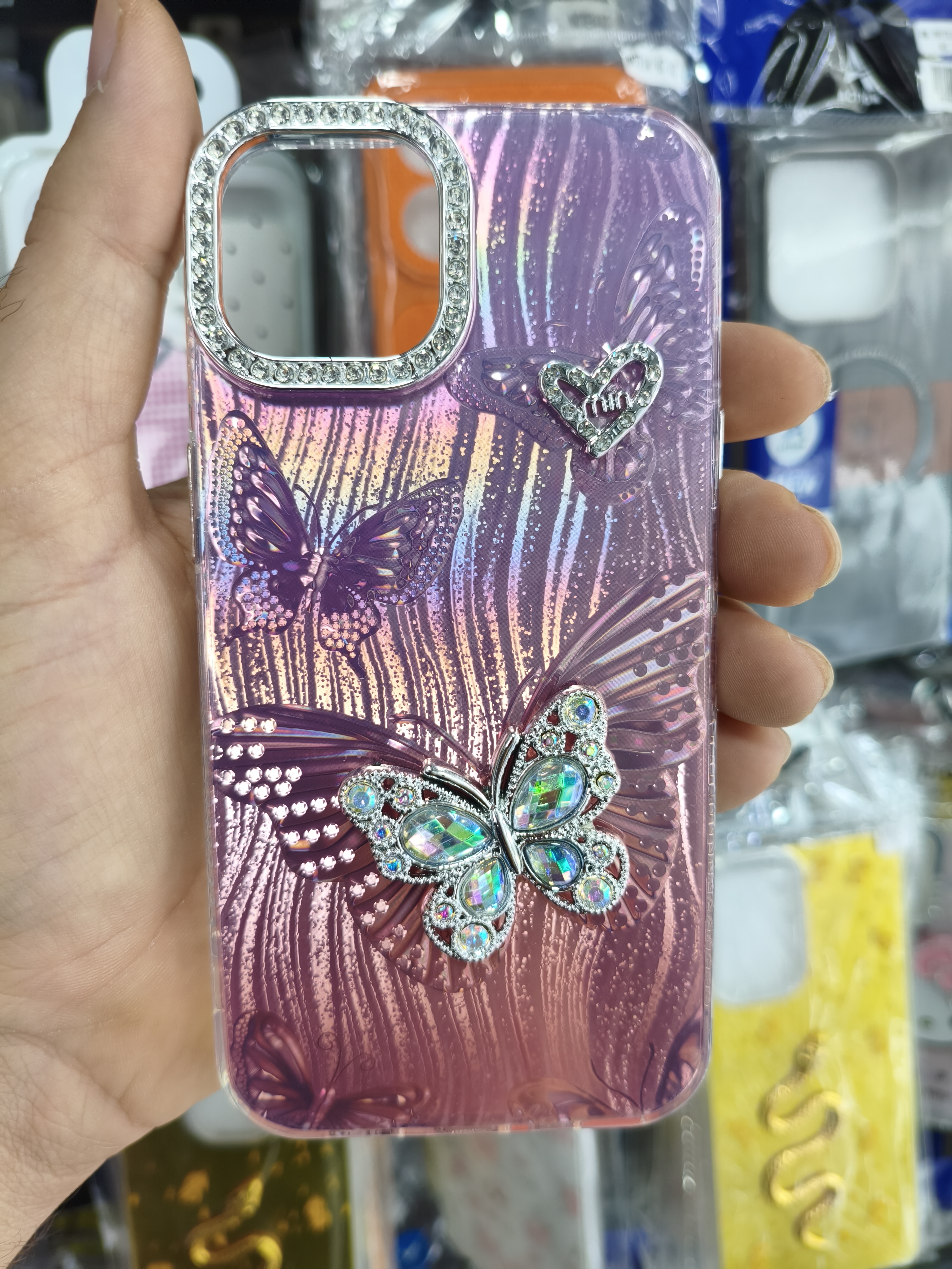 قاب گوشی iPhone 13/14 طرح پروانه نگین‌دار رنگ صورتی